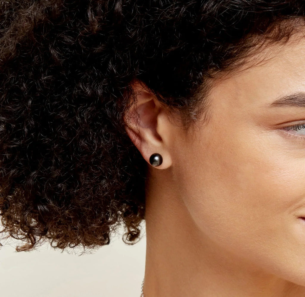Elegant 7.0–8.0mm Tahitian Pearl Earrings